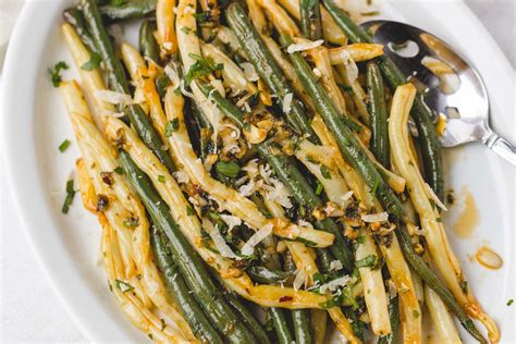 Lemon Garlic Butter Green Beans and Wax Beans Skillet Recipe — Eatwell101