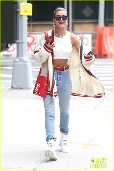 Hailey Baldwin Shows Off Her Toned Abs While Strolling In Nyc Photo