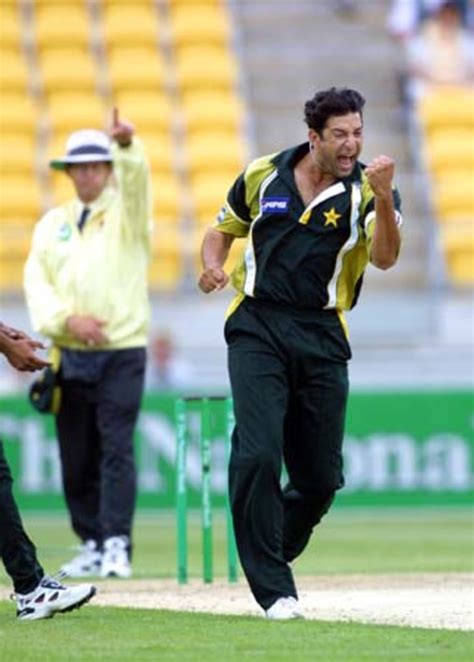 Wasim Punches The Air In Celebration Of Fleming S Dismissal