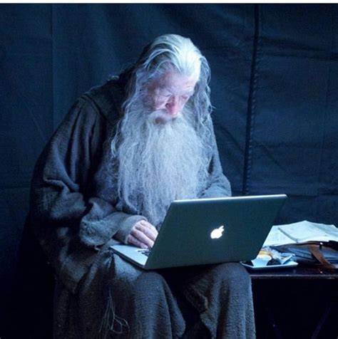 Gandalf checks his emails (behind the scenes in the set of the Hobbit ...