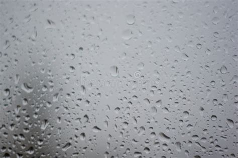 Gotas De Agua Sobre El Vidrio De Ventana Foto De Archivo Imagen De