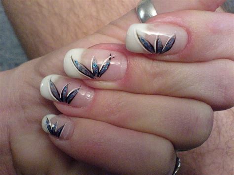 20 Creative Easy Nail Art Designs - SheClick.com