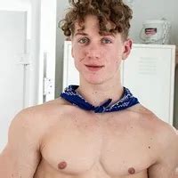 Ryan Bailey Rides The Sex Machine Enjoys Himself Not Knowing Felix Fox Is Watching Him Men