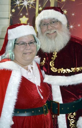 Santa And Mrs Claus Arrive In Summerville Copy