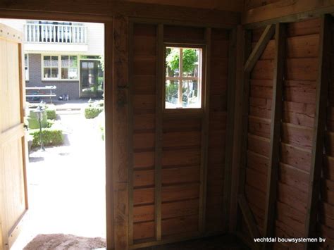 Nostalgisch Eikenhouten Tuinhuis Met Overkapping Geplaatst In Wijhe