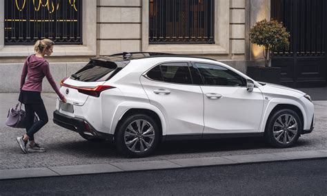 Preview Lexus Ux Gains Improved Infotainment Standard Hybrid