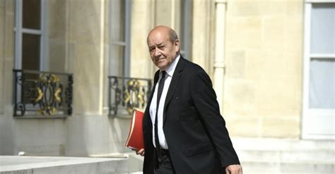 Des escrocs se font passer pour le ministre français de la Défense il