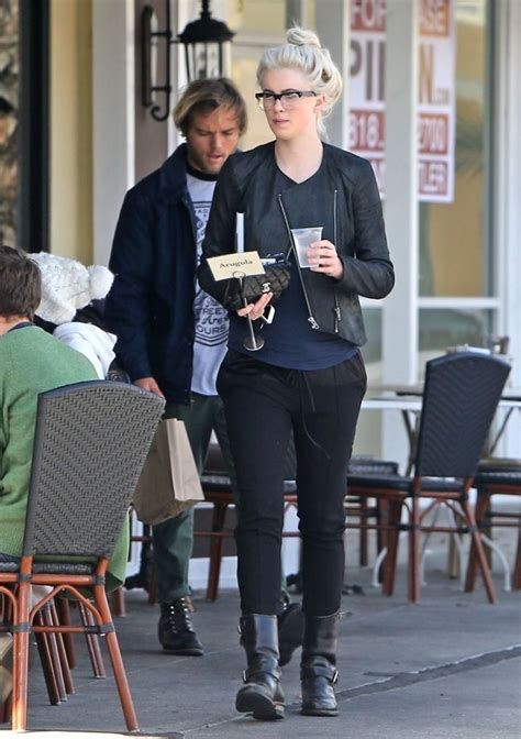 Ireland Baldwin Casual Street Style Out For Lunch In Sherman Oaks