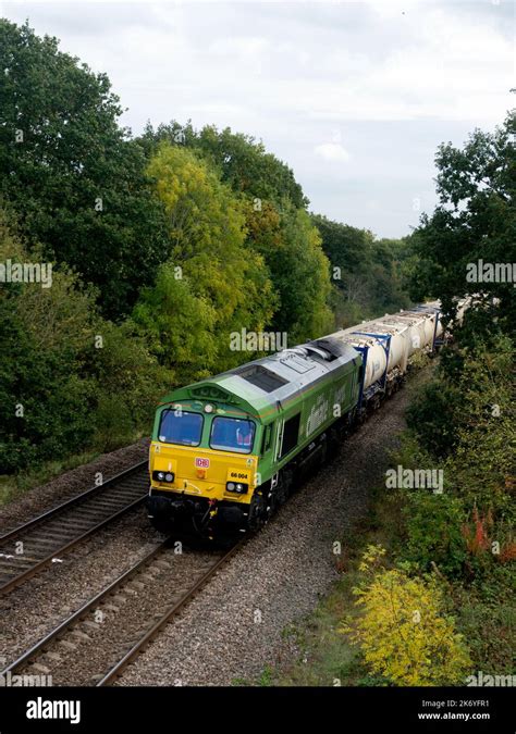 Locomotora Diesel Db Clase 66 No 66004 Tirando De Un Tren De Carga Warwickshire Reino Unido