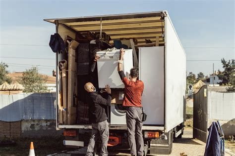 3 Essential Factors To Consider When Hiring A Long Distance Moving Company