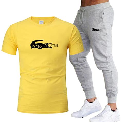 Conjunto de camiseta deportiva de manga corta y pantalón corto de