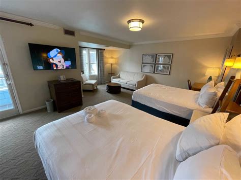 Photos Video Tour A Deluxe Room At Disneys Beach Club Resort Now Open Once Again Wdw News