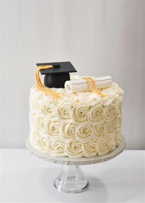 20 Tasty And Unique Graduation Cake Ideas