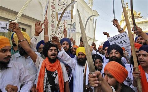 In Pictures Sikh Sword Fight At The Golden Temple In Amritsar