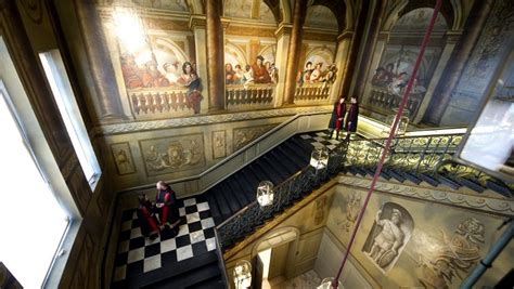 Przeklęty pałac To do niedawna był dom Kate i Williama Mroczne