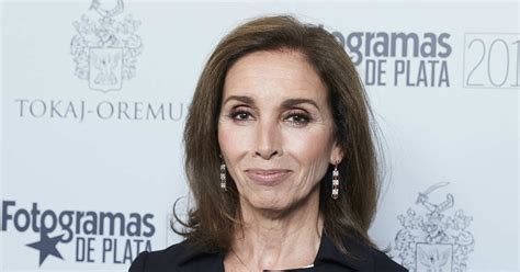 Adi S U As Nude Aburridas Ana Bel N Luce El Color Oscuro De U As Para Pies M S Elegante Y En