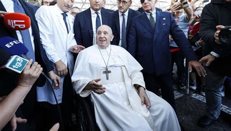 Papa Francesco Dimesso Dopo 10 Giorni Di Ricovero Al Gemelli Sono