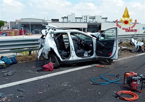 Grave Incidente SullA4 Un Morto E 17 Feriti 8 Mezzi Coinvolti Sky TG24