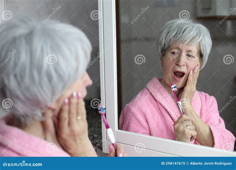 Mature Woman Suffering From A Condition In Her Mouth Health Stock Image Image Of Mouth Face