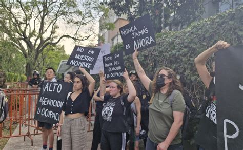 Policías y manifestantes pro Palestina se enfrentan en la CDMX