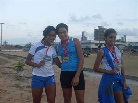 Atletismo No P Dio Tr S Atletas De Cerro Cor Encabe Am Lista Do