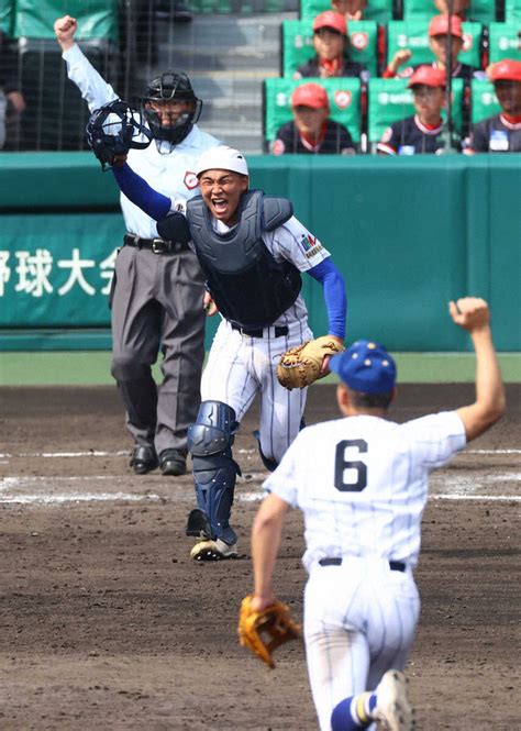 ＜高崎健康福祉大高崎・報徳学園＞優勝を決め、喜ぶ高崎健康福祉大高崎・箱山（撮影・岸 良祐） ― スポニチ Sponichi Annex 野球