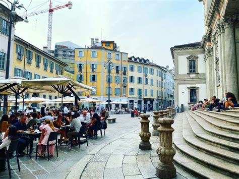 5 Surprising Squares To See In Milan Where You Can Enjoy An Aperitif