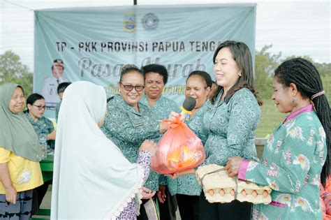 Sambut Idul Fitri Tim Penggerak PKK Papua Tengah Gelar Pasar Murah Di