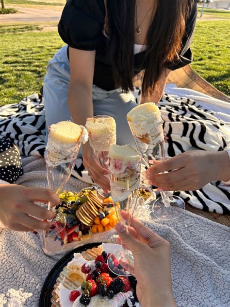 Picnic Date🧺 In 2024 Picnic Date Picnic Inspiration Best Friend Dates