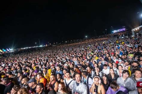 Lollapalooza 2024 2 dia é marcado por muita lama e roteiro perfeito