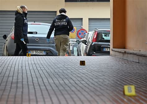 Ragusa Sparatoria A Vittoria Morto Un Uomo Indagini In Corso