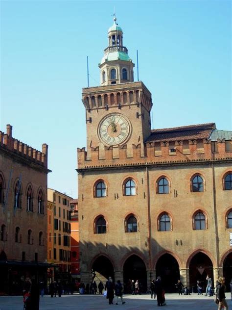 Torre Daccursio O Torre Dellorologio Guida Di Bologna