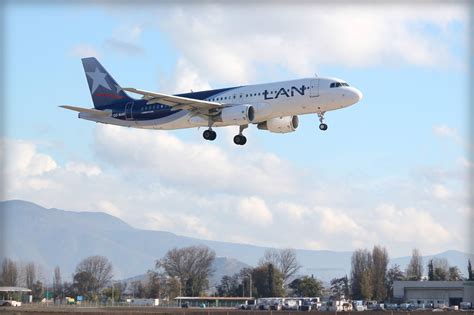 LAN AIRLINES AIRBUS A320 214 CC BAN Aeropuerto De Sant Flickr