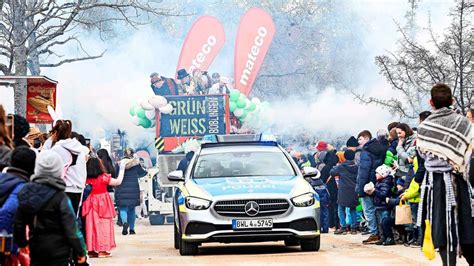 Böblinger Rosenmontagsumzug verläuft friedlich 16 000 Menschen und nur