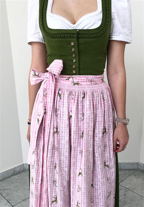 Dirndl Schleife Binden Das Bedeutet Sie Rechts Links Und In Der Mitte