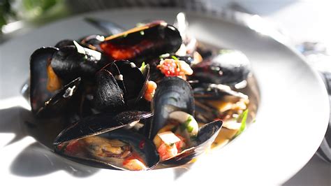 Creamy Garlic Mussels Recipe