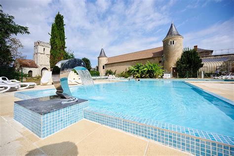 Campsite Le Petit Trianon In Poitou Charentes Vienne Ingrandes Sur