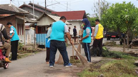 Kerja Bakti Gambar Gotong Royong Di Lingkungan Masyarakat Kartun Riset