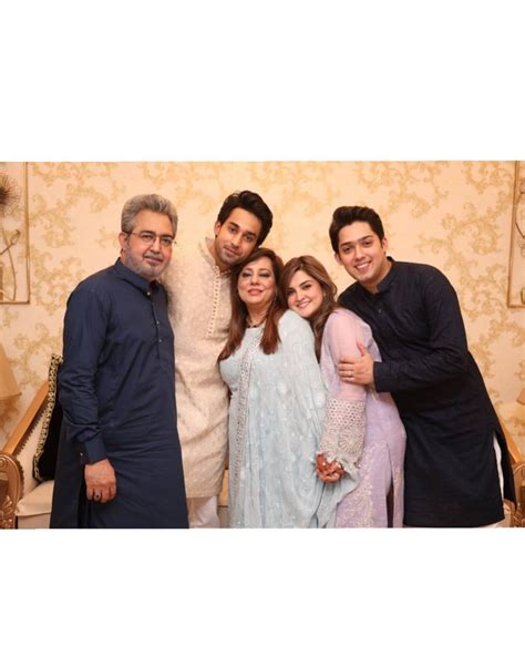 Bilal Abbas Khan Spent Joyous Eid With His Family | Reviewit.pk