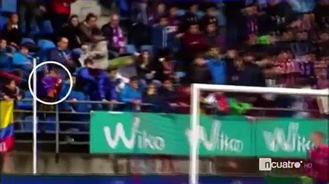 Luis Suárez Y Un Noble Gesto Con Niño A Quien Golpeó Con Un Balón En El Calentamiento Video