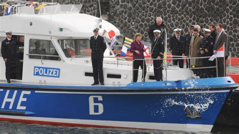 Bootstaufe Neues Boot für Frankfurter Wasserschutzpolizei