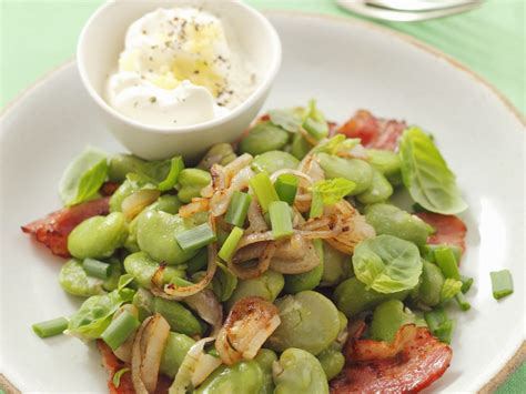 Dicke Bohnen Salat Mit Rohem Schinken Pancetta Und Edelzwiebeln