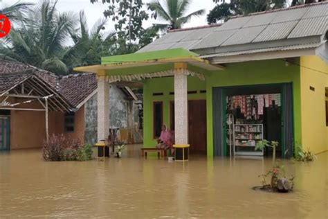 Intensitas Hujan Tinggi Kecamatan Di Pandeglang Terendam Banjir