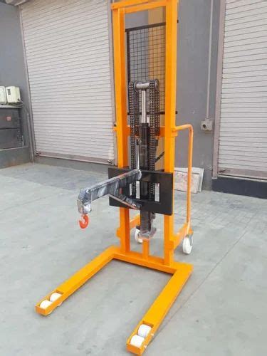 Shreeji 1000 Kgs Hydraulic Hook Stacker Lifting Capacity 1 Ton