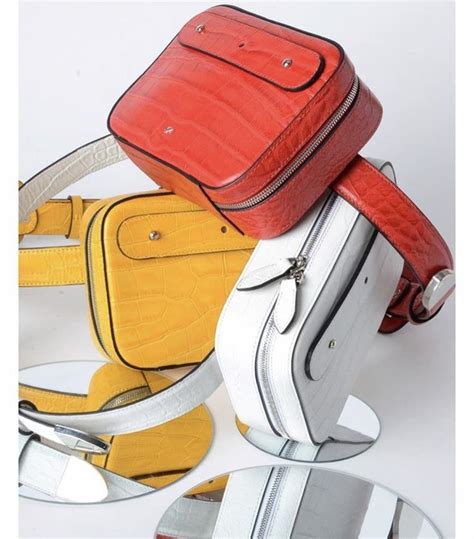 ТаняЯ adlı kullanıcının А-Сумки crossbody panosundaki Pin