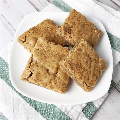 Maple Syrup Blondie Bars Kelly Lynns Sweets And Treats