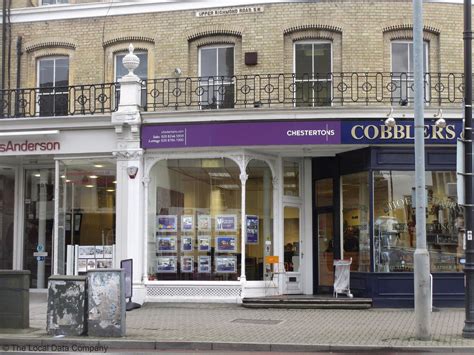 Local builders celebrate the new toolstation putney branch 21