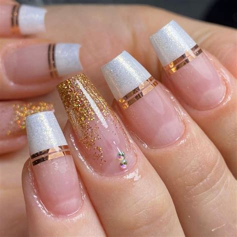 70 ideias de unhas claras para uma mão linda e delicada Unhas