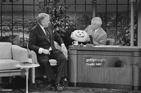 Announcer Ed Mcmahon And Host Johnny Carson On October 30 1981 News