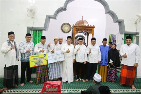 Safari Ramadhan Di Busung Gubernur Ansar Ajak Pererat Silaturahmi